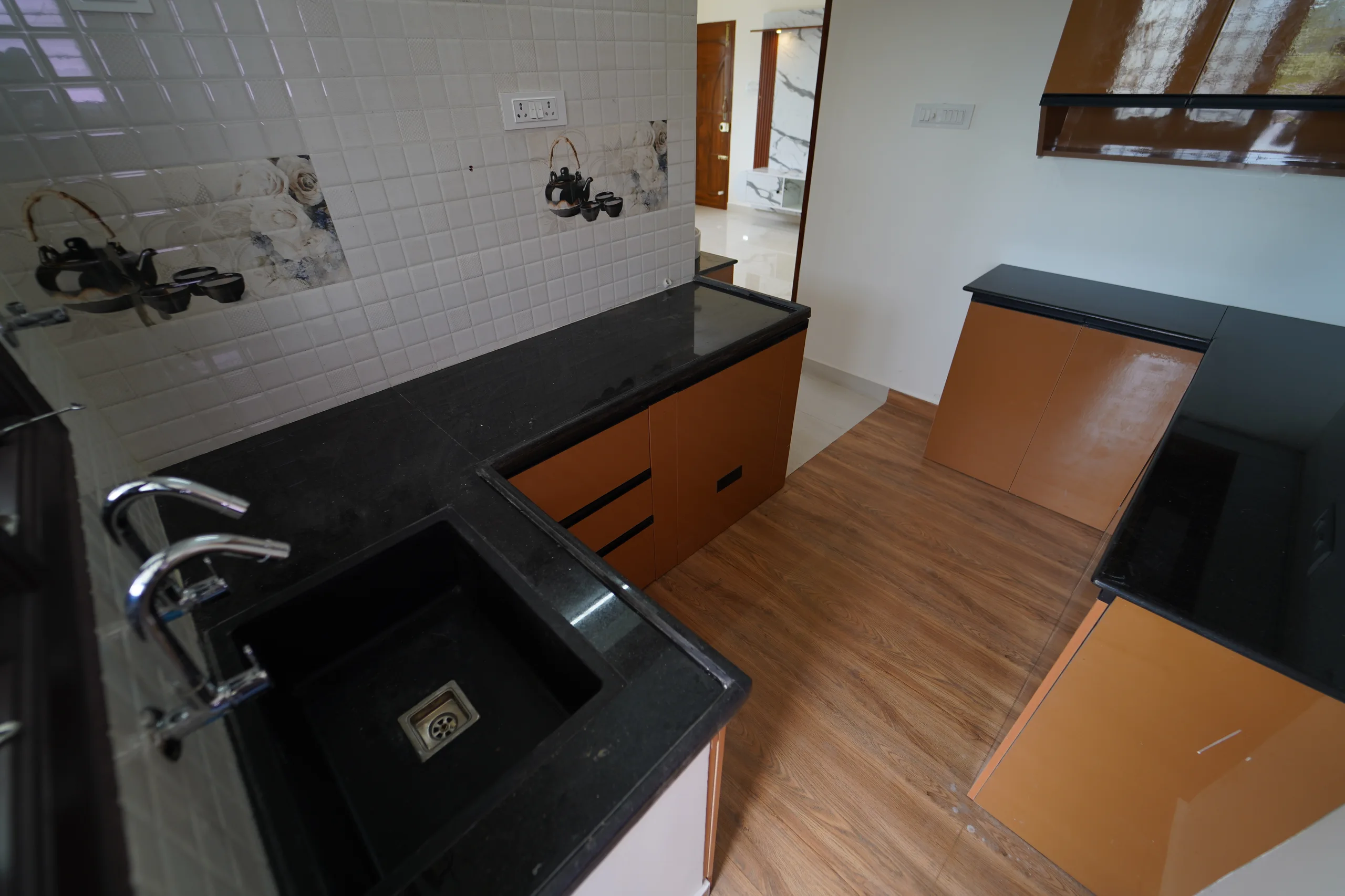 Kitchen Countertop & Cabinets